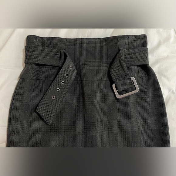 ✌️RICKI’S pencil skirt in subtle black & gray pattern with removable cloth belt - Picture 3 of 7